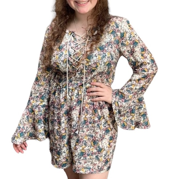 Coco + Jameson Boho Lace Up Floral Bell Sleeves Romper - Picture 3 of 12